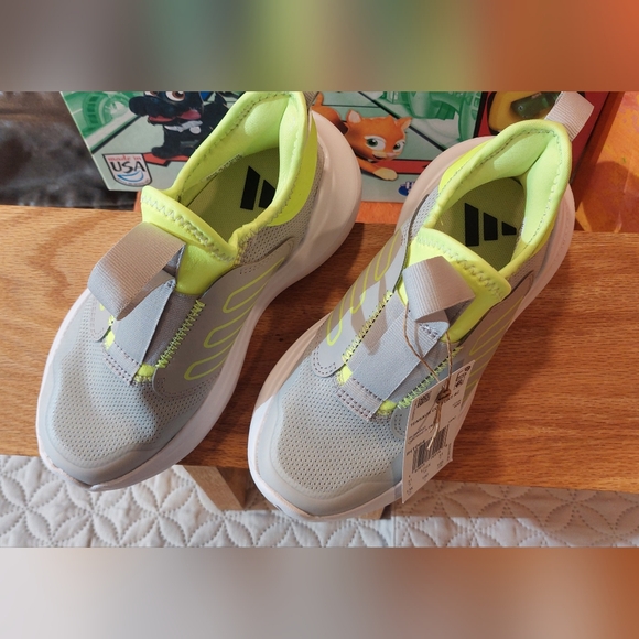 adidas Kids' Sneakers in Gray and Neon Yellow - Picture 2 of 7